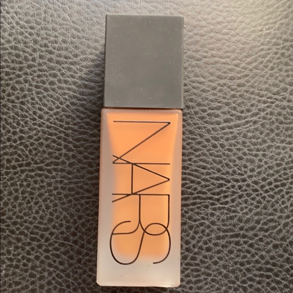 NARS all day luminous weightless foundation - Picture 1 of 2